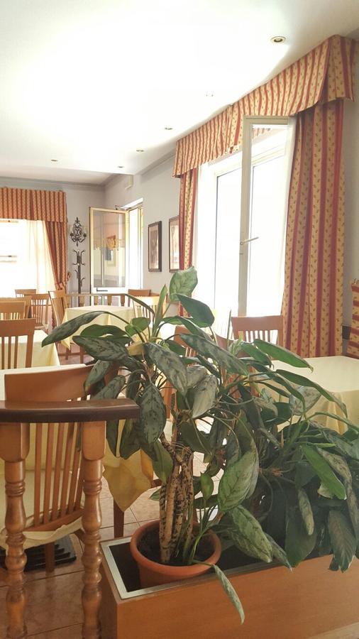 Albergo Savoia Ospedaletti Ngoại thất bức ảnh